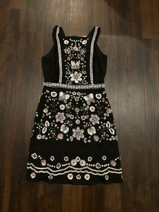 Chelsea & Violet Dresses & Skirts - Chelsea & Violet Beaded Embellished Mini Dress Black Floral Size 4